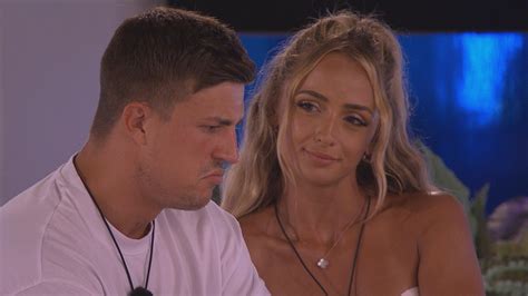 ella and mitchel love island.